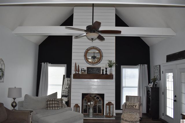 8255 Old Lovelaceville Rd, Paducah, KY 42001