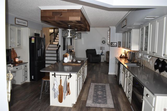 8255 Old Lovelaceville Rd, Paducah, KY 42001