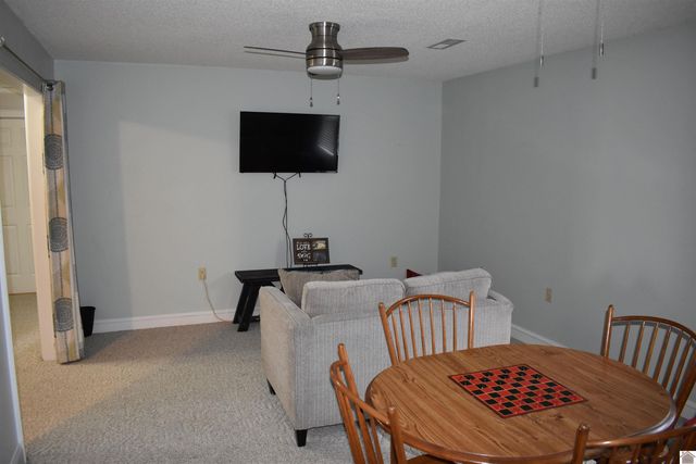 8255 Old Lovelaceville Rd, Paducah, KY 42001