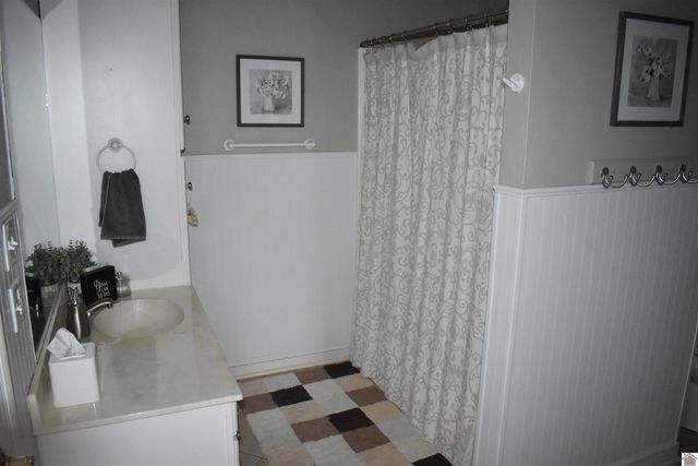 8255 Old Lovelaceville Rd, Paducah, KY 42001