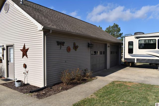 8255 Old Lovelaceville Rd, Paducah, KY 42001