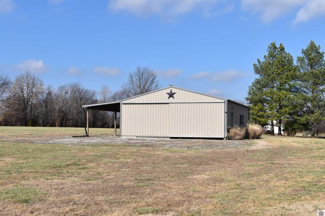 8255 Old Lovelaceville Rd, Paducah, KY 42001