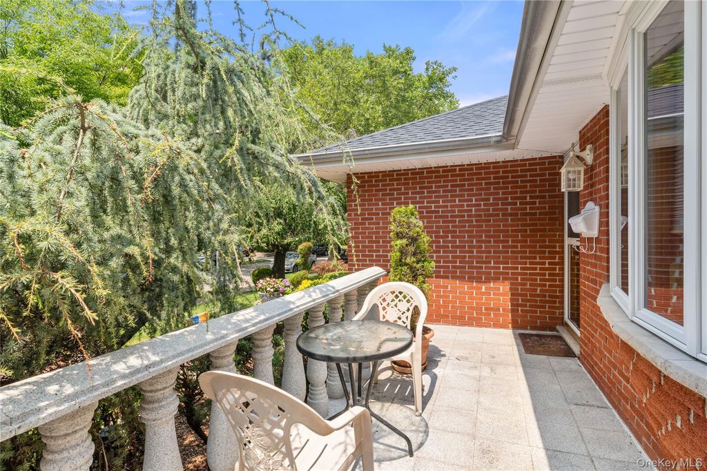 7349 196th Place, Fresh Meadows, NY 11366 — photo 3