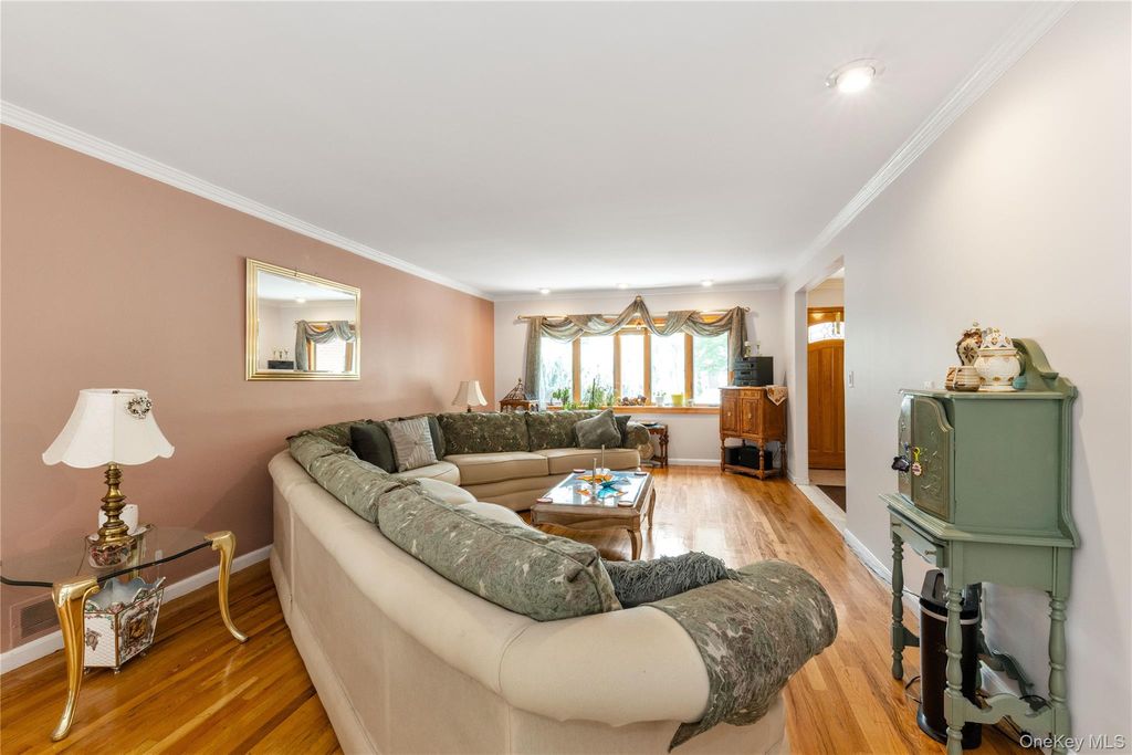 7349 196th Place, Fresh Meadows, NY 11366 — photo 5