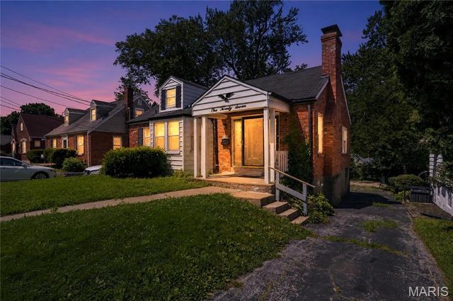 127 S Hartnett Avenue, Ferguson, MO 63135