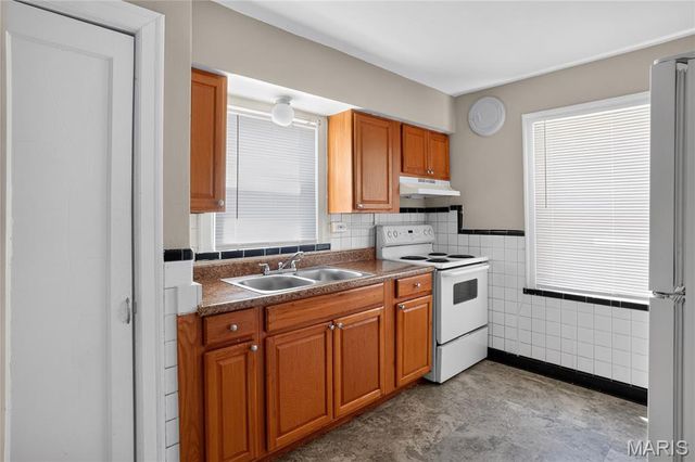 127 S Hartnett Avenue, Ferguson, MO 63135