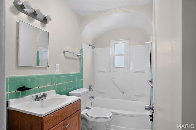 127 S Hartnett Avenue, Ferguson, MO 63135