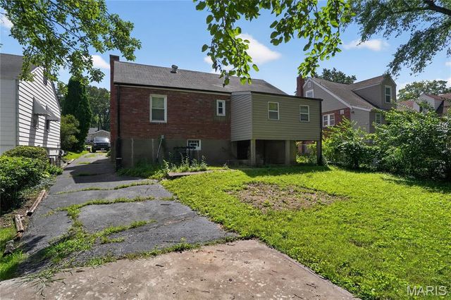 127 S Hartnett Avenue, Ferguson, MO 63135