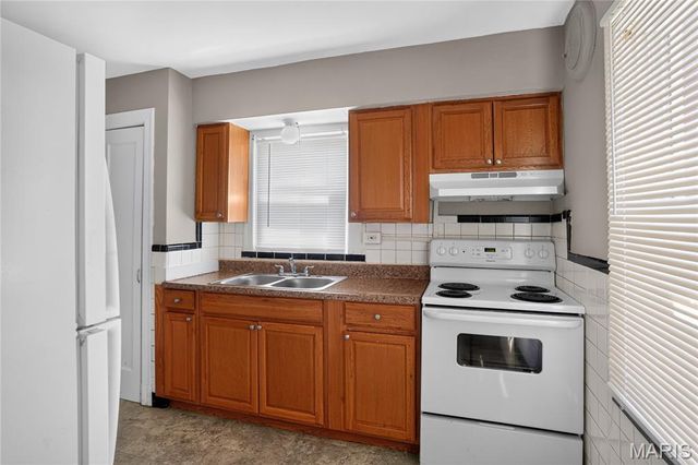 127 S Hartnett Avenue, Ferguson, MO 63135