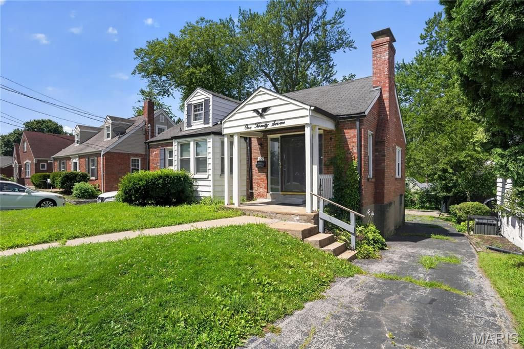 127 S Hartnett Avenue, Ferguson, MO 63135