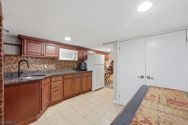 385 Berkeley Ave, Bloomfield Twp., NJ 07003