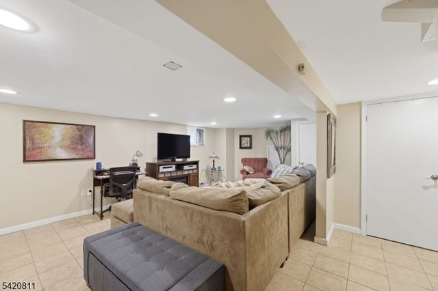 385 Berkeley Ave, Bloomfield Twp., NJ 07003