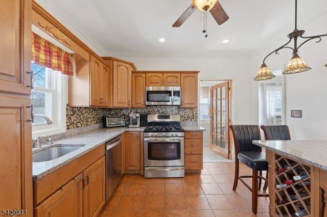 385 Berkeley Ave, Bloomfield Twp., NJ 07003