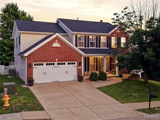 42 Clovercrest Court, St Louis, MO 63129