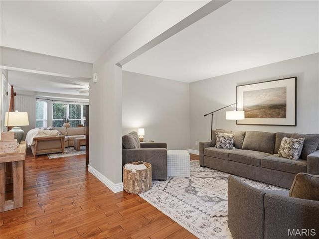 42 Clovercrest Court, St Louis, MO 63129