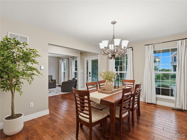 42 Clovercrest Court, St Louis, MO 63129