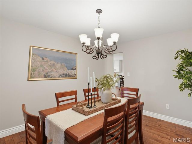 42 Clovercrest Court, St Louis, MO 63129