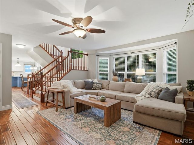 42 Clovercrest Court, St Louis, MO 63129