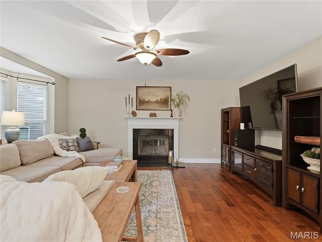 42 Clovercrest Court, St Louis, MO 63129