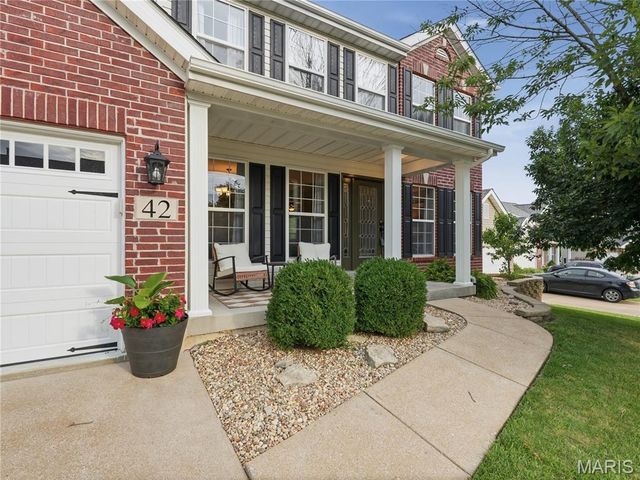 42 Clovercrest Court, St Louis, MO 63129