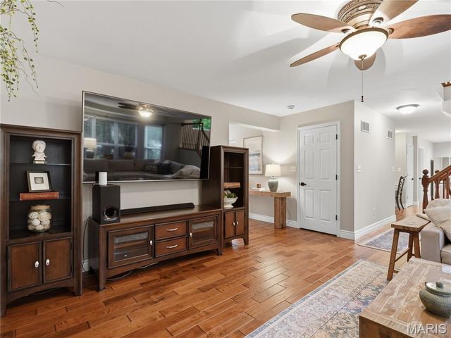 42 Clovercrest Court, St Louis, MO 63129