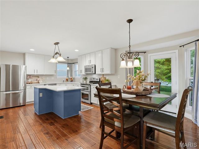 42 Clovercrest Court, St Louis, MO 63129