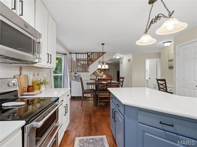 42 Clovercrest Court, St Louis, MO 63129