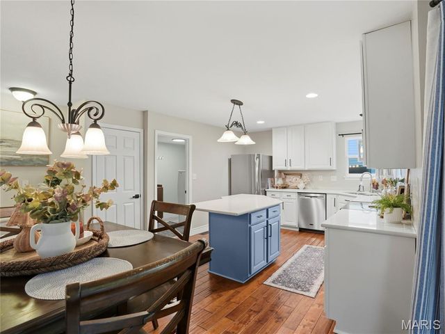 42 Clovercrest Court, St Louis, MO 63129