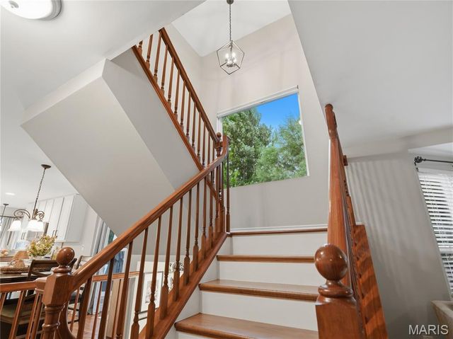 42 Clovercrest Court, St Louis, MO 63129
