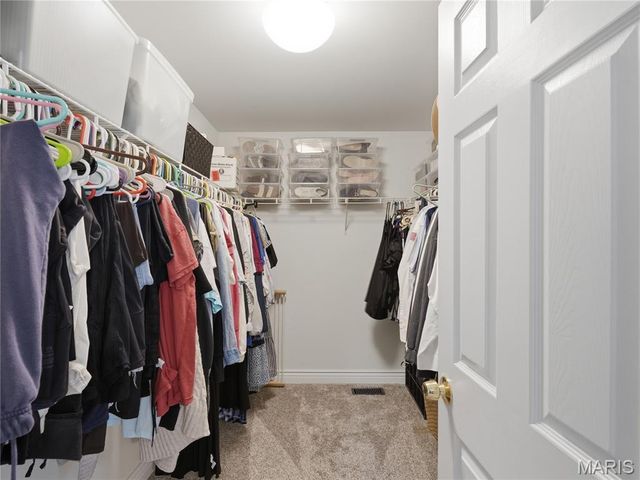 42 Clovercrest Court, St Louis, MO 63129