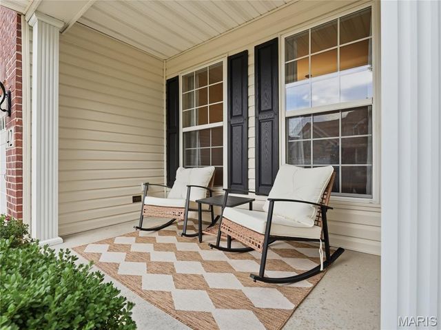 42 Clovercrest Court, St Louis, MO 63129