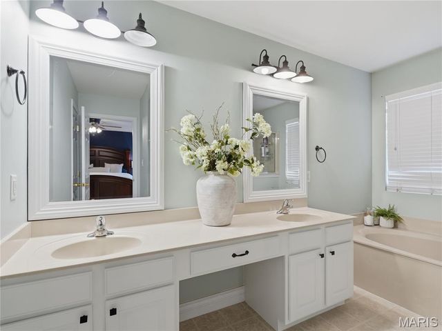 42 Clovercrest Court, St Louis, MO 63129