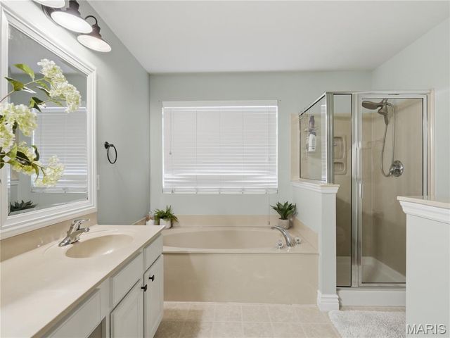 42 Clovercrest Court, St Louis, MO 63129