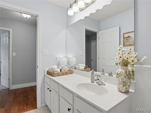 42 Clovercrest Court, St Louis, MO 63129