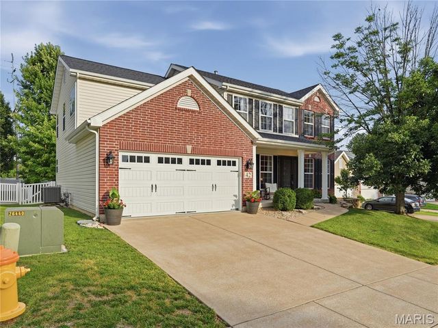 42 Clovercrest Court, St Louis, MO 63129