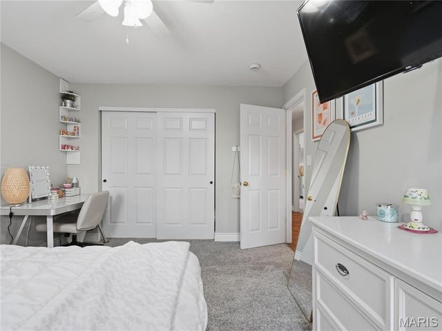 42 Clovercrest Court, St Louis, MO 63129
