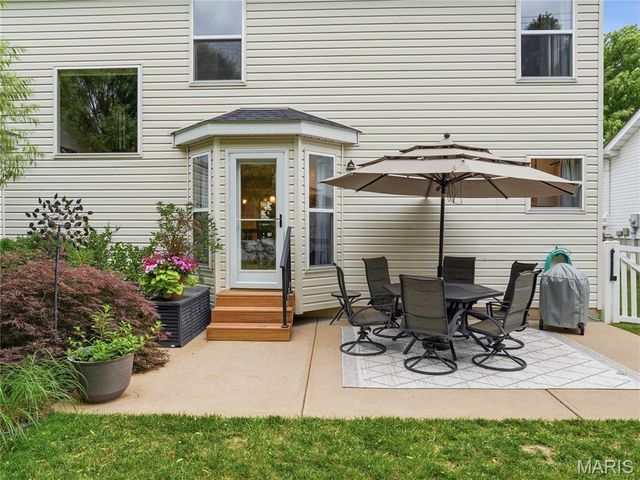 42 Clovercrest Court, St Louis, MO 63129