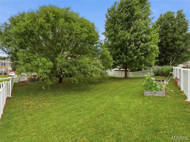 42 Clovercrest Court, St Louis, MO 63129