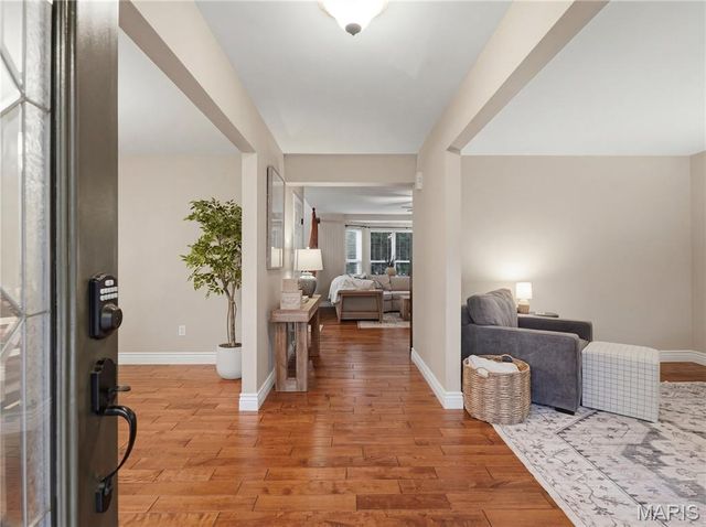 42 Clovercrest Court, St Louis, MO 63129