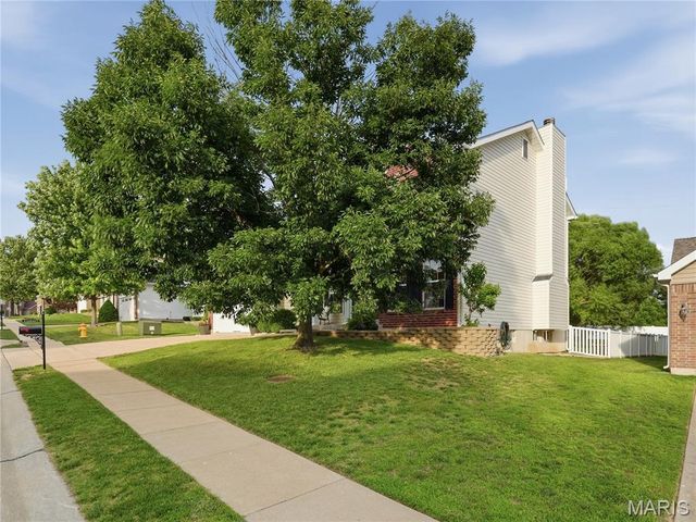42 Clovercrest Court, St Louis, MO 63129