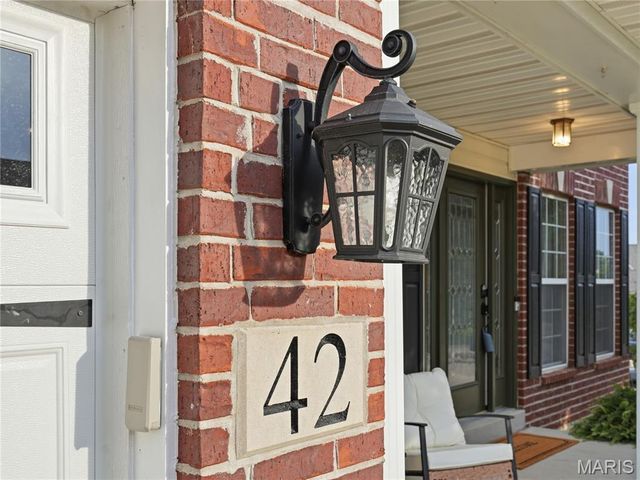 42 Clovercrest Court, St Louis, MO 63129