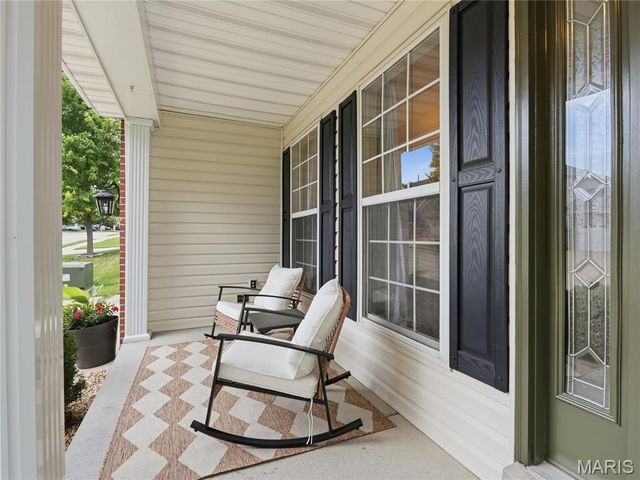 42 Clovercrest Court, St Louis, MO 63129