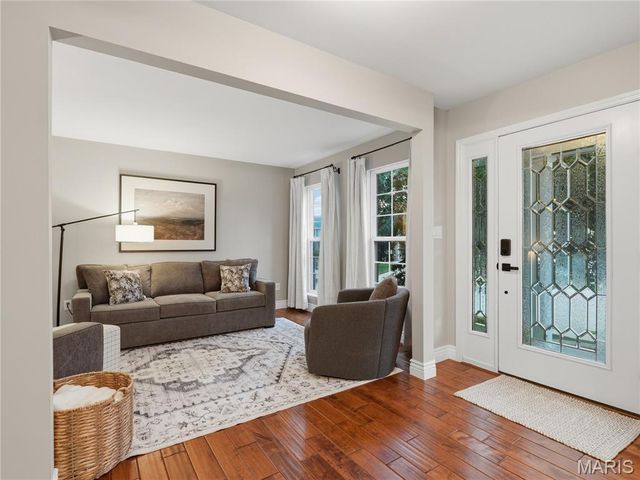 42 Clovercrest Court, St Louis, MO 63129