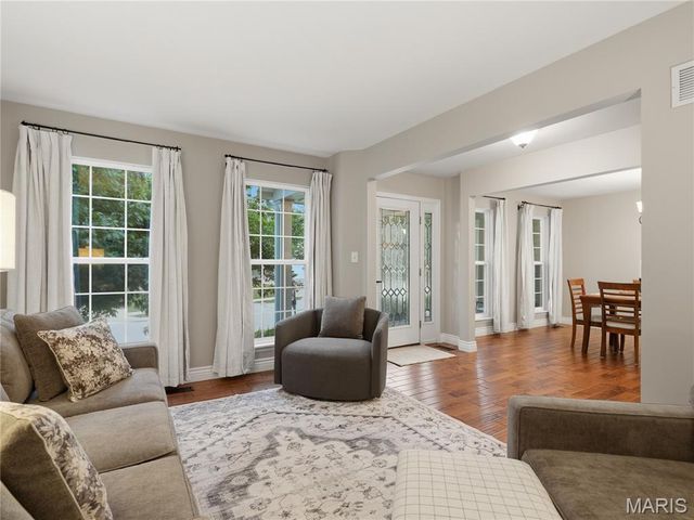 42 Clovercrest Court, St Louis, MO 63129