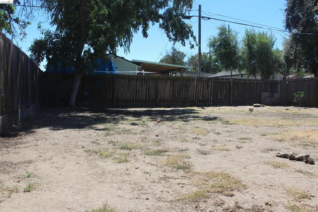 2268 E Marsh St, Stockton, CA 95205