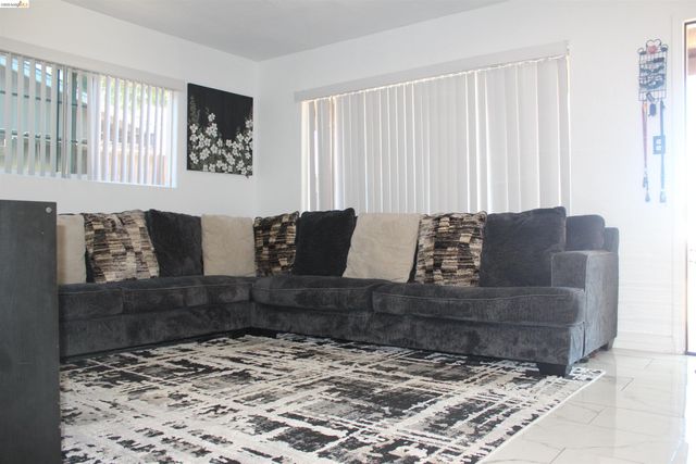2268 E Marsh St, Stockton, CA 95205