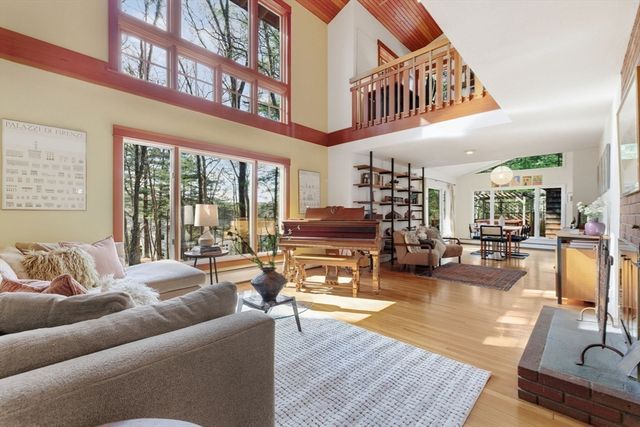 30 Volunteer Way, Lexington, MA 02420