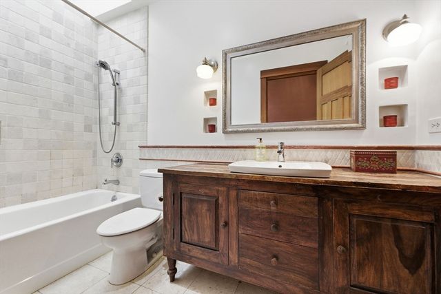 30 Volunteer Way, Lexington, MA 02420