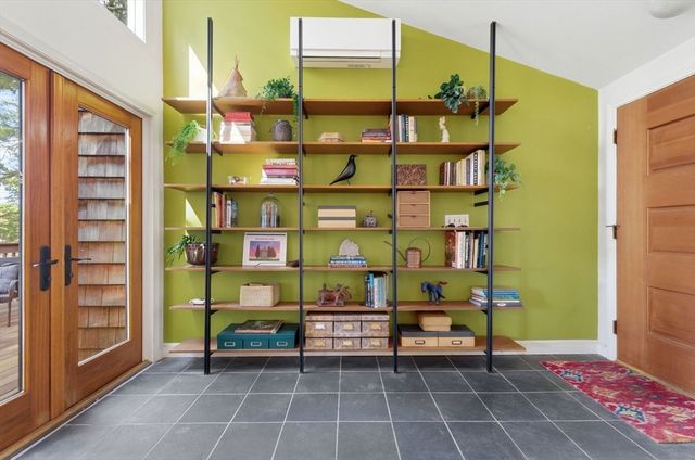 30 Volunteer Way, Lexington, MA 02420