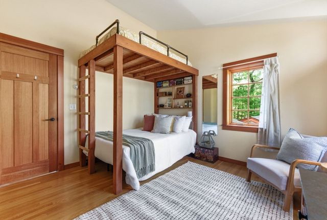 30 Volunteer Way, Lexington, MA 02420